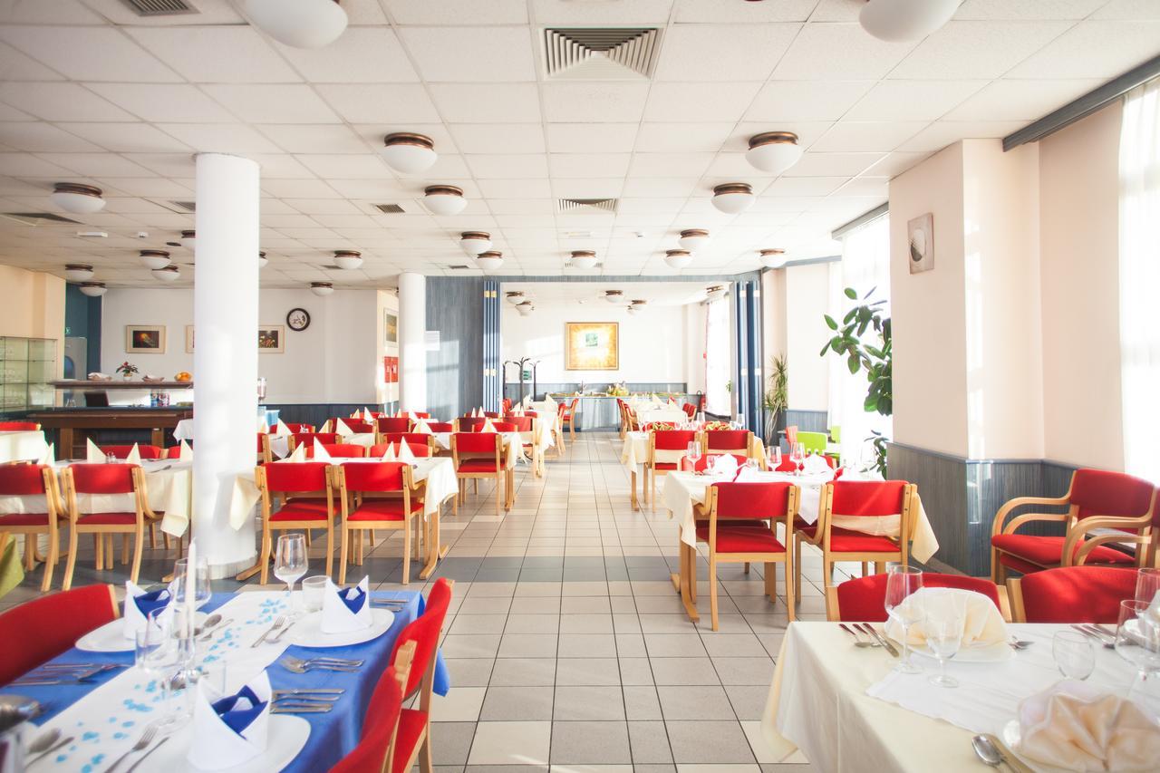 Hotel Dravograd Exteriör bild